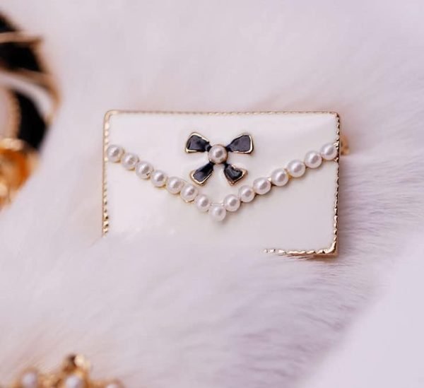 Celebrity Designer Jewelry Brooch Pins,Brooches with Imitation Pearl for Women Fashion