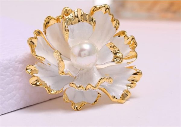 Peony Flower Brooch Vintage Pearl Brooch Lady Oil Drip Alloy Corsage Elegant Bezel Flower Pearl Brooch Banquet Wedding Exquisite Jewelry Gift Suitable for Female Friends