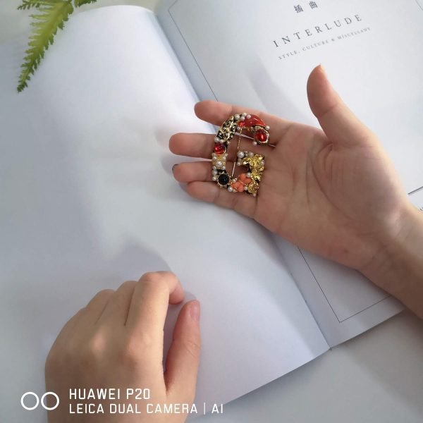 Crystal Pearl Initial Brooch Gold Plated Enamel Colorful Letter Alphabet Breastpin Pin for GIFTS