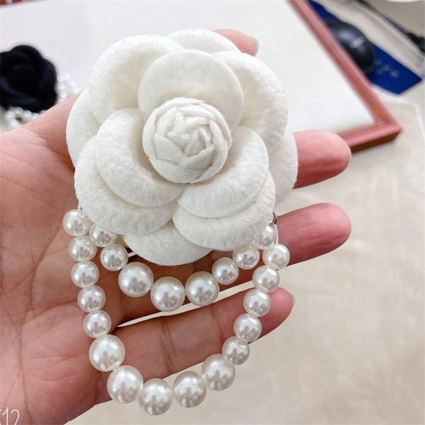 Fabric Camellia Flower Brooch Pins Pearl Tassel Corsage Jewelry Brooches for Women Shirt Collar Clothing Accessories Party Wedding Gifts