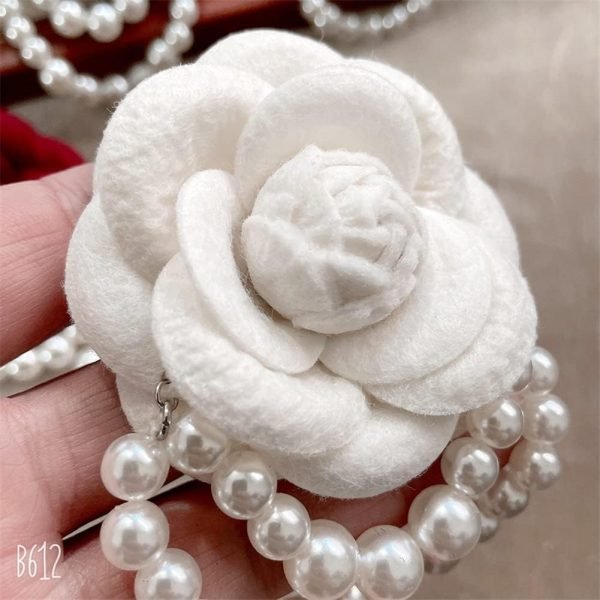 Fabric Camellia Flower Brooch Pins Pearl Tassel Corsage Jewelry Brooches for Women Shirt Collar Clothing Accessories Party Wedding Gifts